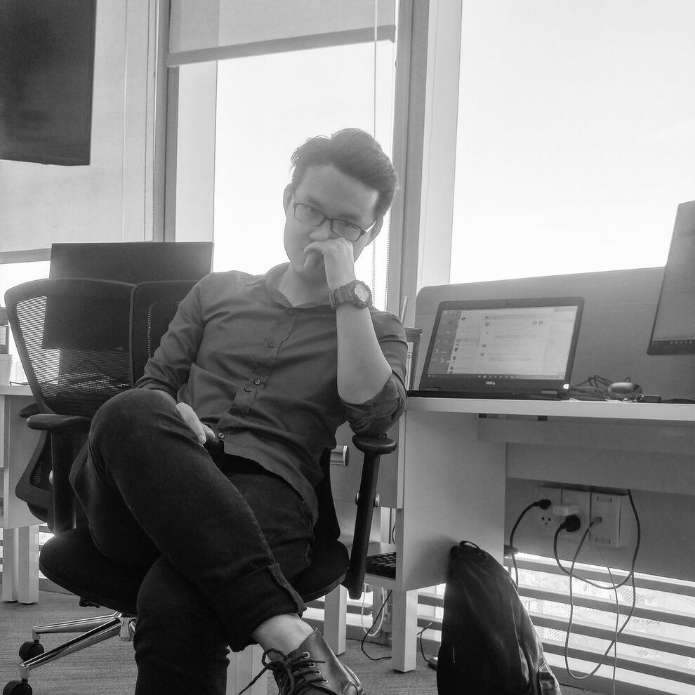 Kenz Tran – Quiet Moments Behind AI Strategy Black-and-white photo of Kenz Tran deep in thought at a laptop, illustrating the focused mindset behind MOCHIMIN’s development of AI automation tools like Lazy Prompter.
