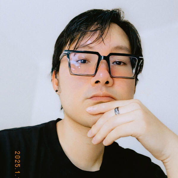 Portrait of Kenz Tran, founder and CEO of MOCHIMIN, a Singapore-based AI startup revolutionizing marketing automation in Vietnam with the Lazy Prompter tool. Visionary leader in AI-powered productivity and growth marketing.